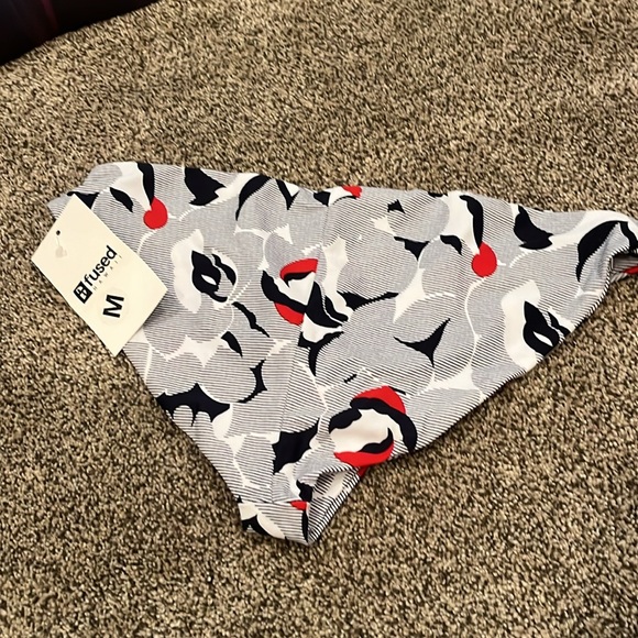 Fused Hawaii set large top and medium bottoms - Picture 5 of 5